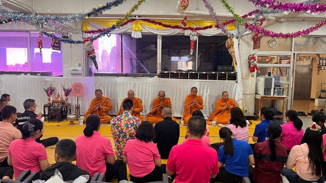 กิจกรรมทำบุญเลี้ยงพระเพล